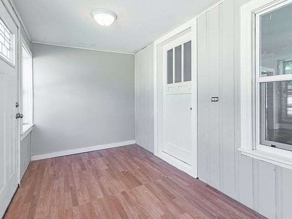 5th image of 306 Arnold Ave