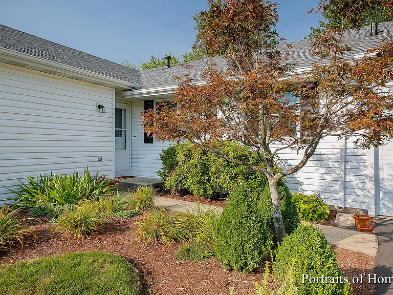 1309 Duke Dr — Photo 2