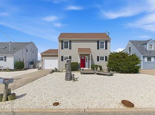 390 Bayview Ave, Bayville, NJ 08721