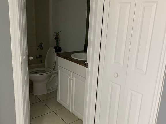 5th image of 5082 Locke Ln
