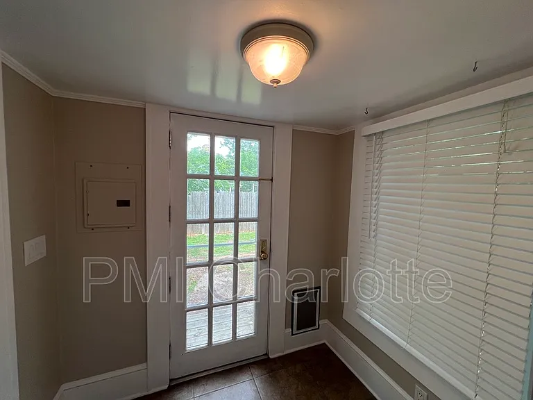 1525 Browns Ave — Photo 18