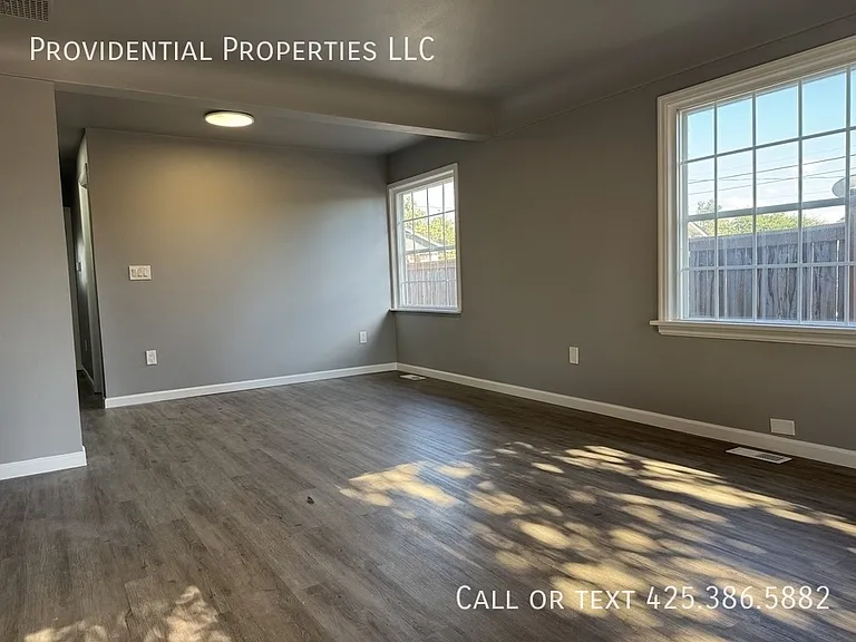 708 D St SE — Photo 2