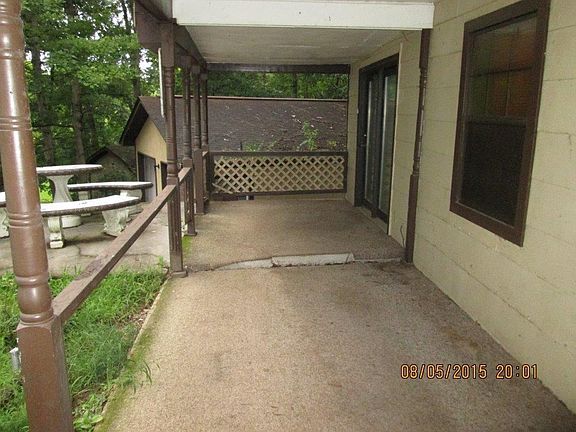 3rd image of 2124 NE Woods Creek Rd