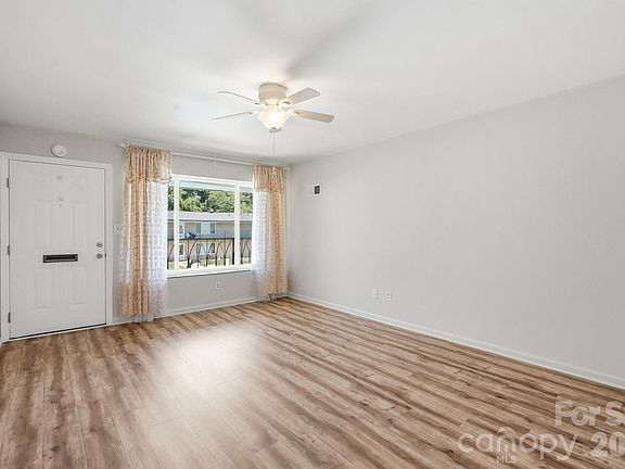 4th image of 3010 Crosby Rd Unit 210