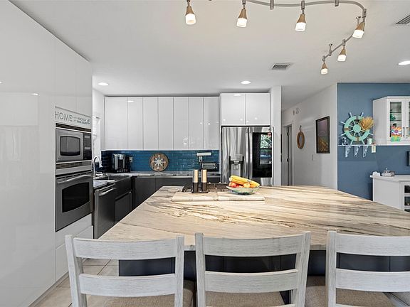 4th image of 3101 SW 20th Street