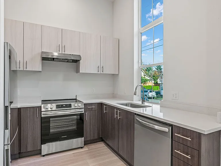 2175 SE Stark St — Photo 5