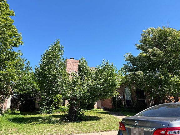 3rd image of 7118 Birchmont Dr