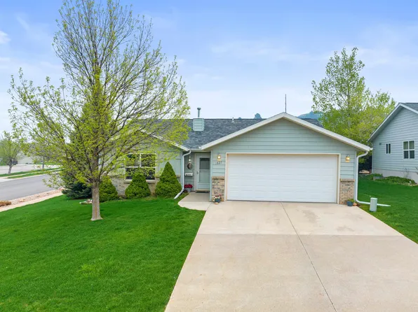 1827 Windmill Dr, Spearfish, SD 57783
