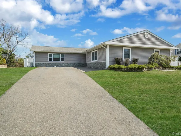 5 Whinstone Street, Coram, NY 11727