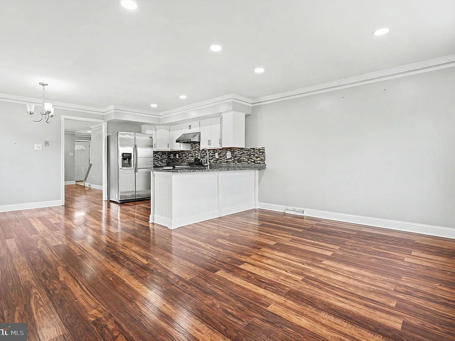3 bed, 2308 sqft, $2,600 — Photo 3