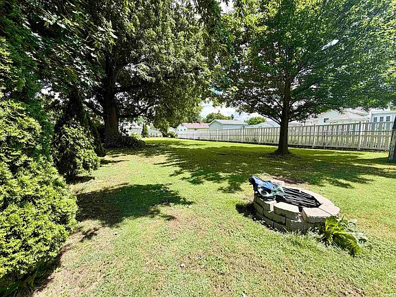 4th image of 2313 Brookwood Dr