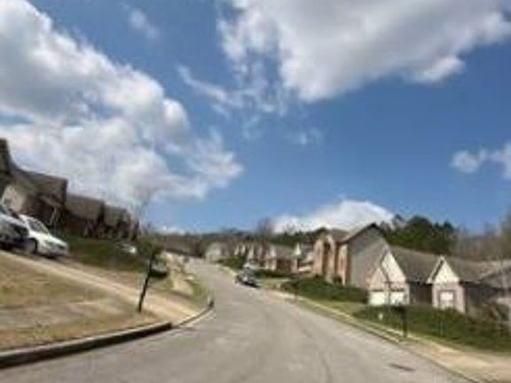 Exterior Neighborhood (street photo)