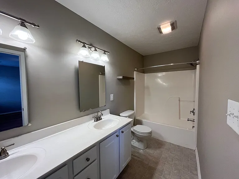 696 Wyndhurst Dr — Photo 19