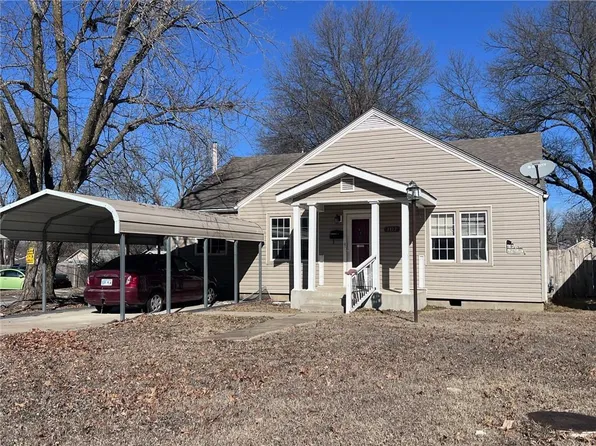 1112 W 2nd St, Coffeyville, KS 67337
