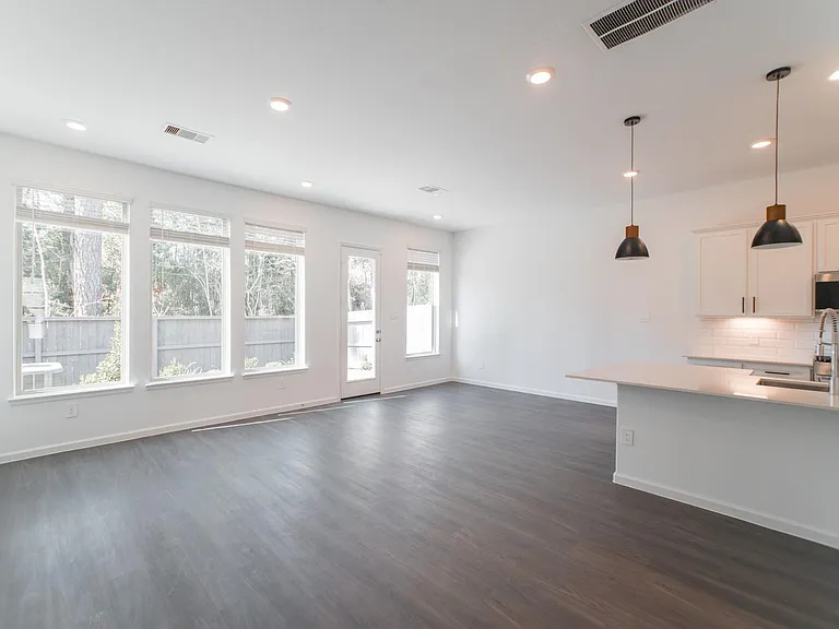 670 Royal Arch Dr — Photo 1