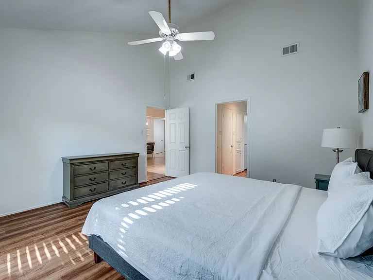 1722 S Kirkwood Rd — Photo 15