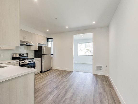 4th image of 1032 Pacific Ave