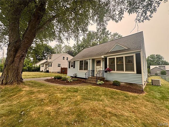 5th image of 125 Crystal Dr