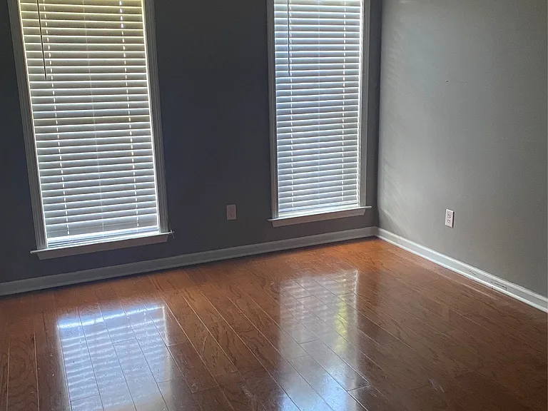 8909 Laney Ln — Photo 6