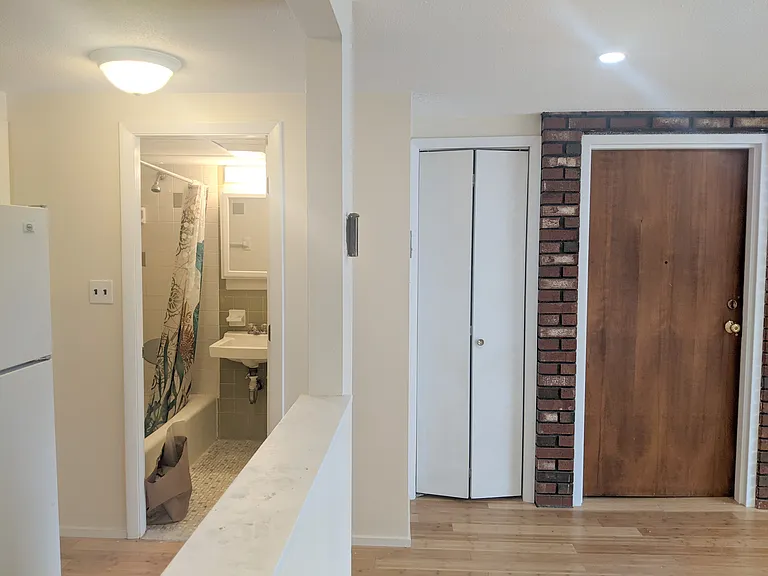 102 Alpine St #4 — Photo 8