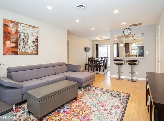 3rd image of 205 Washington Sq APT C
