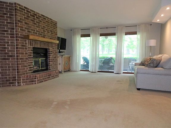2nd image of 7740 W Foresthill Ln APT 1DR