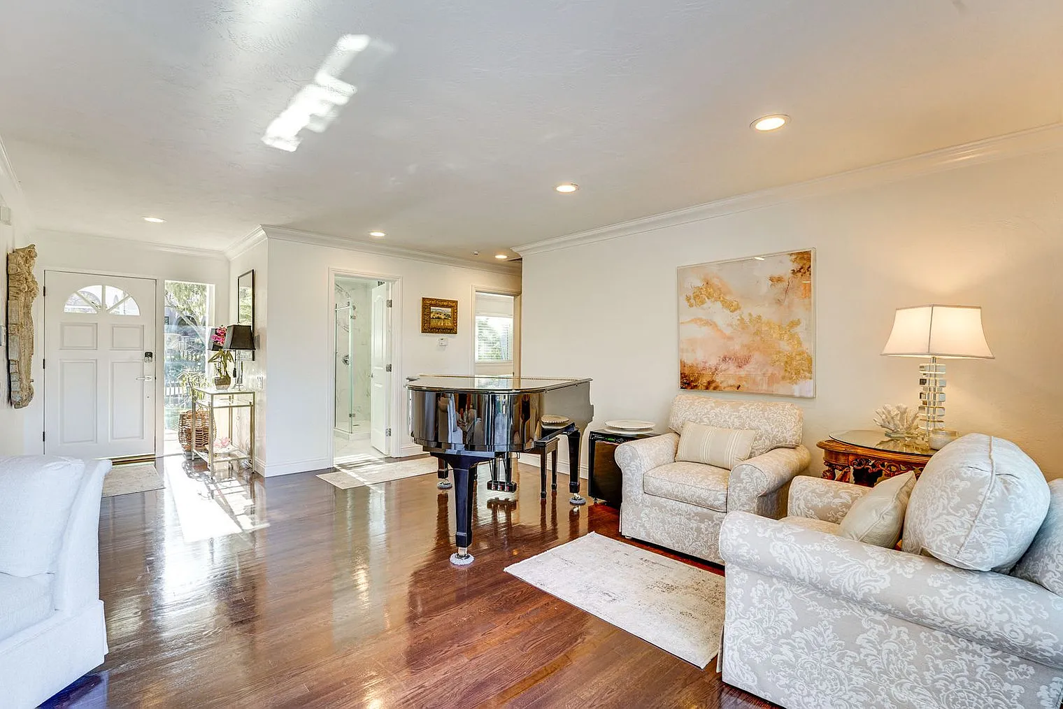 2 bed, 2.0 bath, 1700 sqft, $9,497 — Photo 3