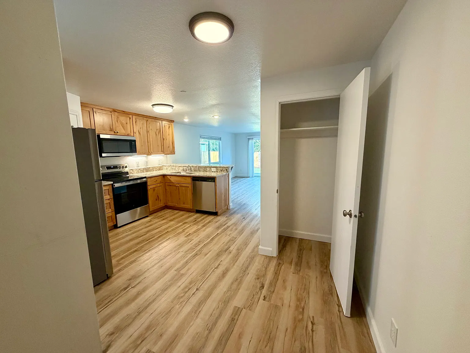 3 bed, 1.5 bath, 1354 sqft, $2,250 — Photo 4