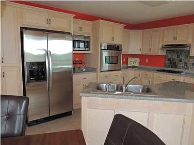 5th image of 1043 Sunset Dr