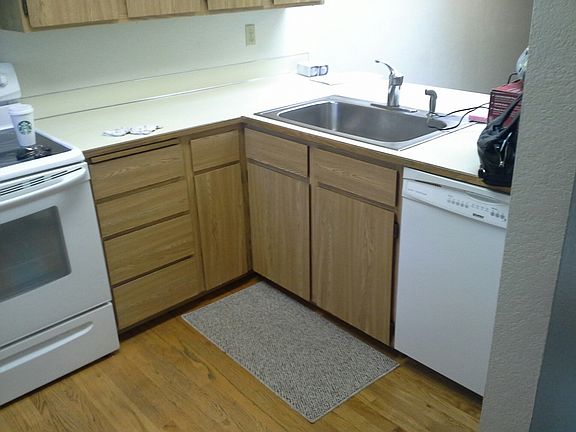 open kitchen, not a great picture..kitchen is very roomy