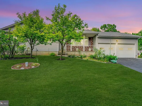 4 Woodfield Ln, Allentown, NJ 08501