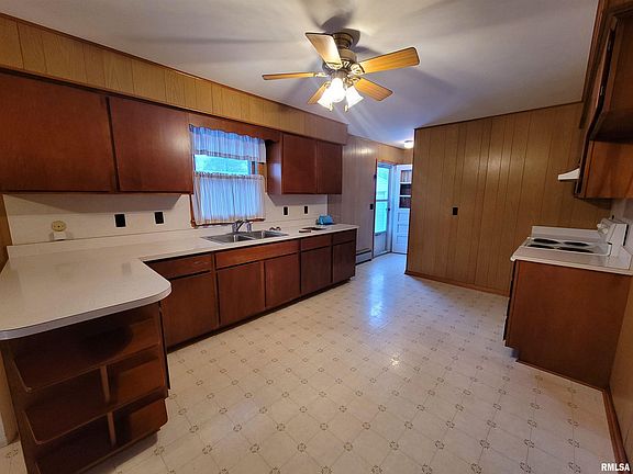 4th image of 1011 N 4th St