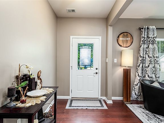 3rd image of 509 Caroline Cir