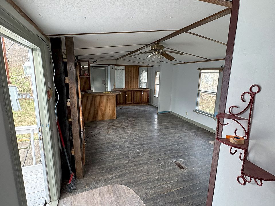 2nd image of 708 W 4th St