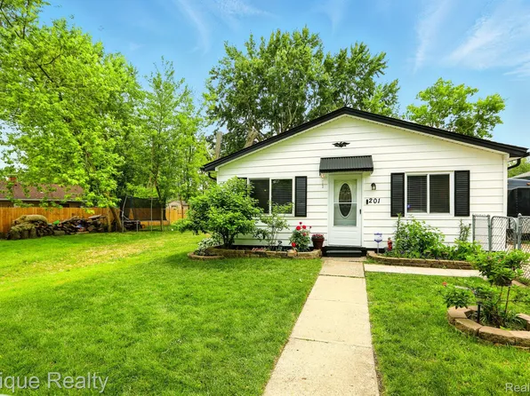 201 Parkdale Ave, Pontiac, MI 48340