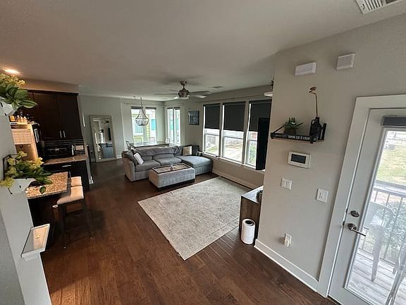 2nd image of 1900 Dinsdale Ln