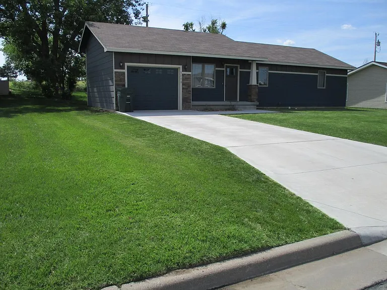 1113 Wright Ave — Photo 3