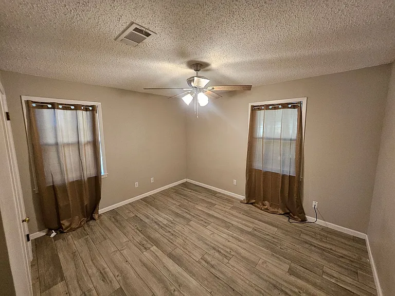 120 Powell Dr — Photo 10