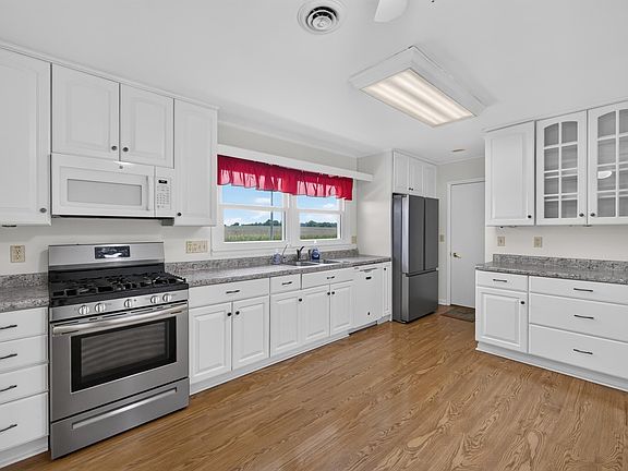 4th image of 2808 W Judson Rd