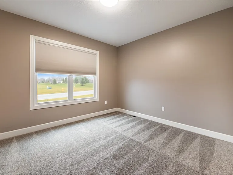 1352 Creeks Edge Dr — Photo 25
