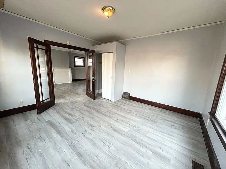 639 Jefferson Ave — Photo 4