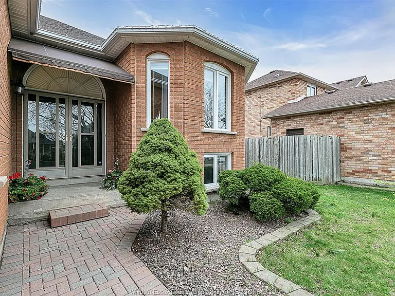 3114 Fletcher Cres — Photo 4