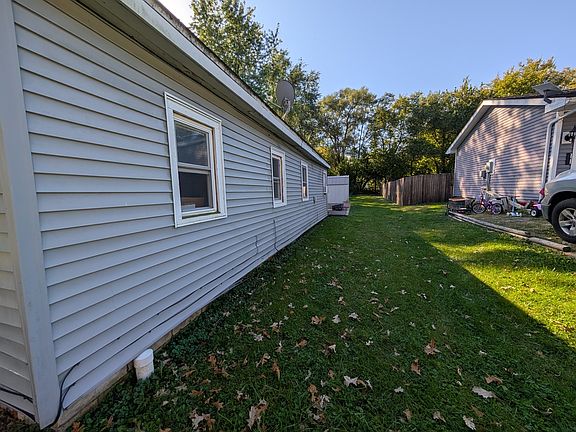 4th image of 1807 Poplar St