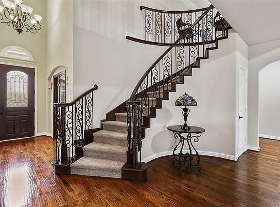 5th image of 8102 Ferndale Dr