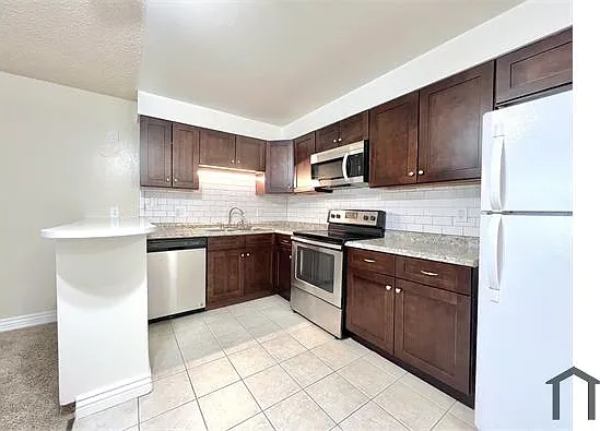 2 bed, 800 sqft, $1,535 — Photo 4