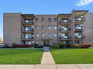 7945 S Oketo Ave APT 404, Bridgeview, IL 60455