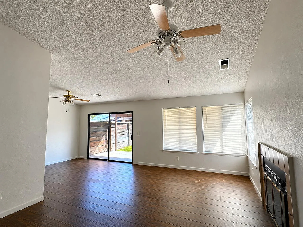 2 bed, 1023 sqft, $1,800 — Photo 4