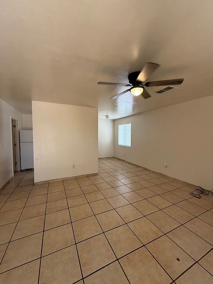 3 bed, 1.5 bath, 987 sqft, $1,000 — Photo 4