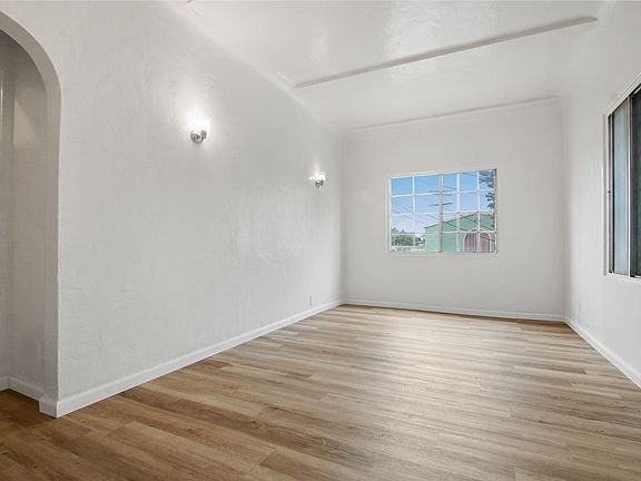 4th image of 6215-6225 S Harvard Blvd #6215