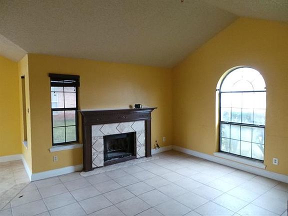 4th image of 1615 Thomaswood Ln